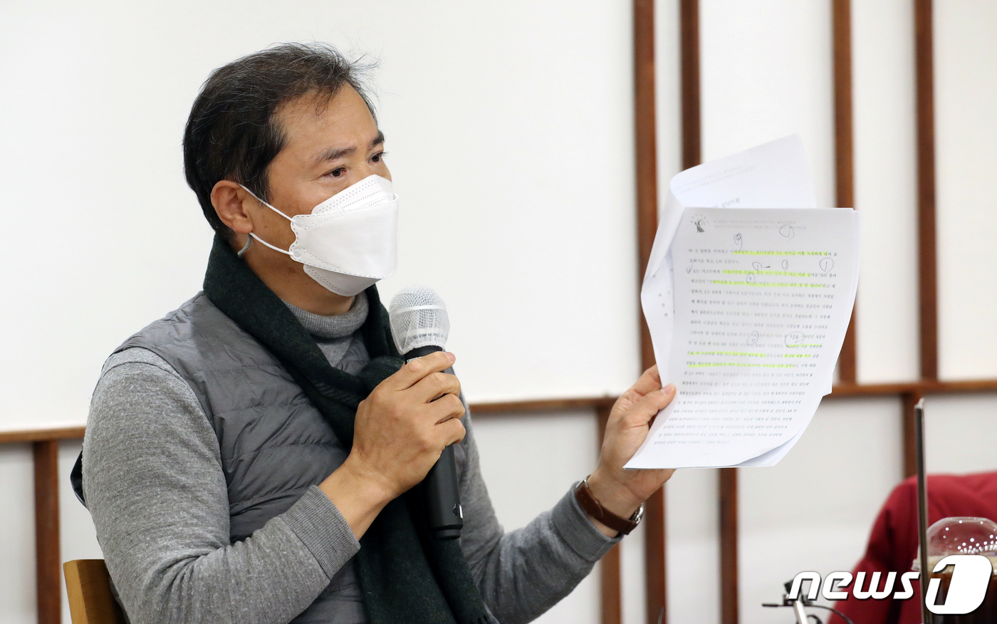 (서울=뉴스1) 이승배 기자 = 이재명 더불어민주당 대선후보가 선거 공보물에 기재된 '검사 사칭' 전과기록에 대해 '방송 PD가 물어서 알려준 것'이라고 소명한 것과 관련 24일 …