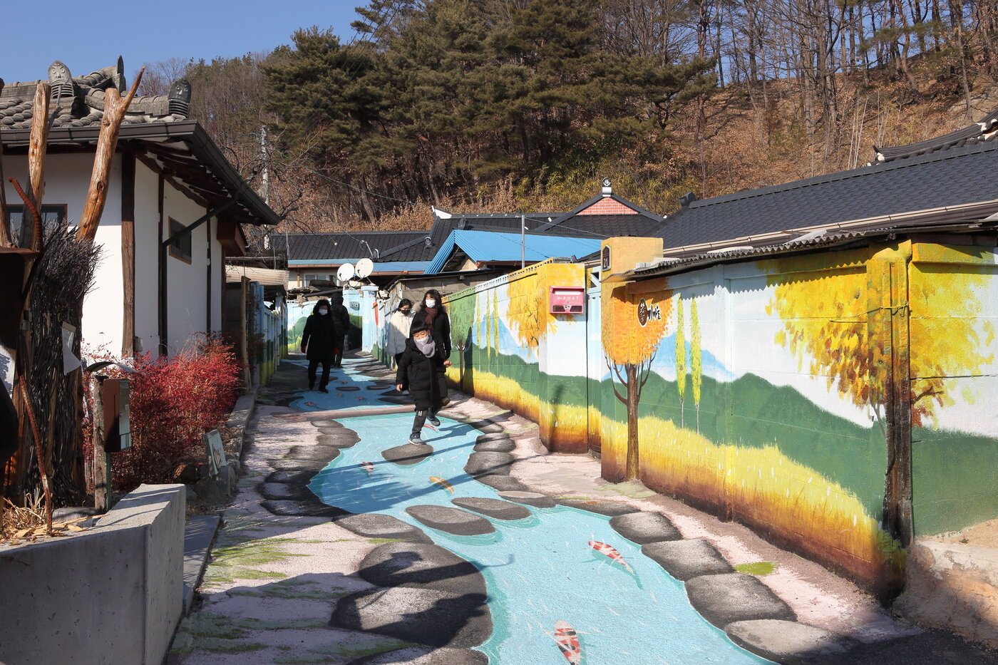 본문 이미지 - 예끼마을 인기 포토존에서 가족과 힐링
