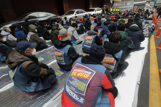야간배송 과로사 방지 '주 46~50시간 제한' 합의…與 택배대화기구 급물살