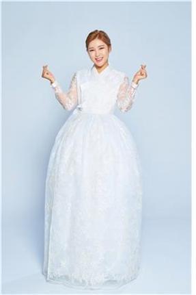 본문 이미지 - 한복홍보대사 가수 송가인