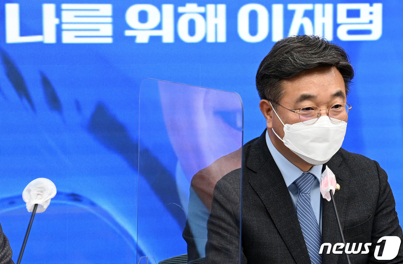 (서울=뉴스1) 구윤성 기자 = 윤호중 더불어민주당 공동선대위원장이 4일 오전 서울 영등포구 여의도 중앙당사에서 열린 더불어민주당 선거대책위원회 본부장단회의에서 모두발언을 하고 있 …