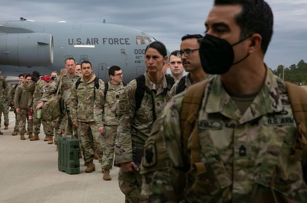 트럼프, 이란戰 안 도운 나토에 칼 빼드나…"미군 재배치 검토"