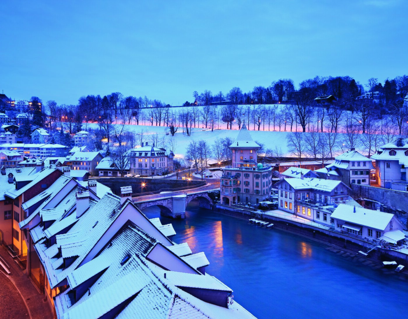 본문 이미지 - 베른 구시가지의 겨울 야경