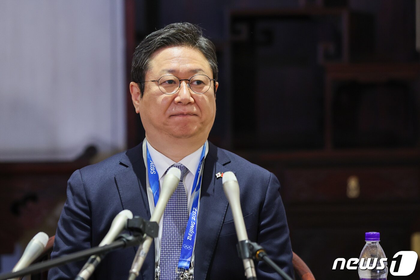 본문 이미지 - 황희 문화체육관광부 장관이 5일 중국 베이징 메인프레스센터를 찾아 2022 베이징 동계올림픽 개회식에서 한복이 중국 소수민족 문화로 표현된 것에 대해 입장을 밝히고 있다. 2022.2.5/뉴스1 ⓒ News1 안은나 기자