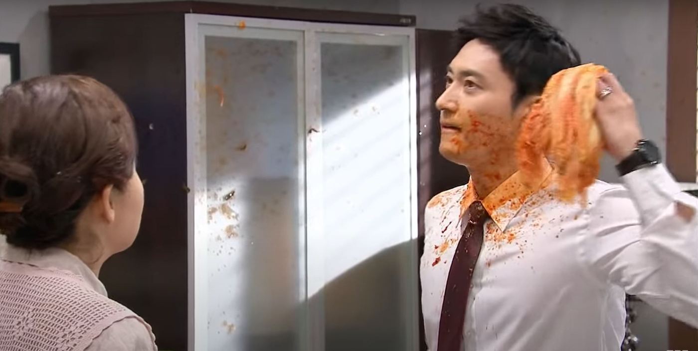 본문 이미지 - <모두 다 김치>의 나은희(왼쪽)와 임동준. (사진=<모두 다 김치> 캡처) ⓒ 뉴스1