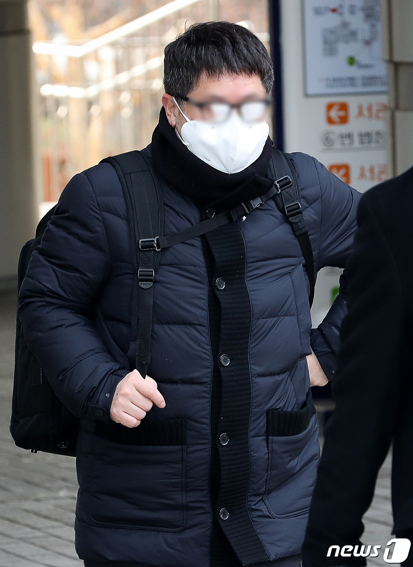 (서울=뉴스1) 유승관 기자 = 대장동 개발 로비·특혜 의혹을 받는 정영학 회계사가 7일 서울 서초구 서울중앙지방법원에서 열린 특정경제범죄가중처벌 등에 관한 법률 위반(배임)등 공 …