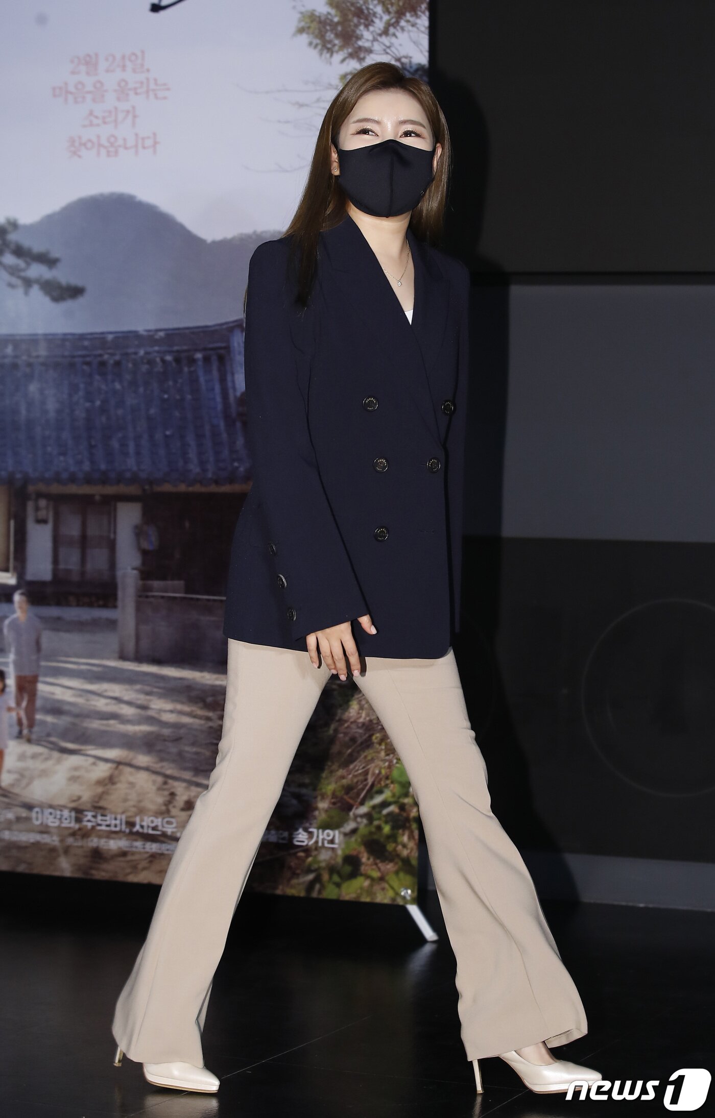 본문 이미지 - 배우 송가인이 7일 서울 롯데시네마에 건대점에서 열린 영화 ‘매미소리’ 언론시사회 및 기자간담회에 참석하고 있다.  ⓒ News1 권현진 기자