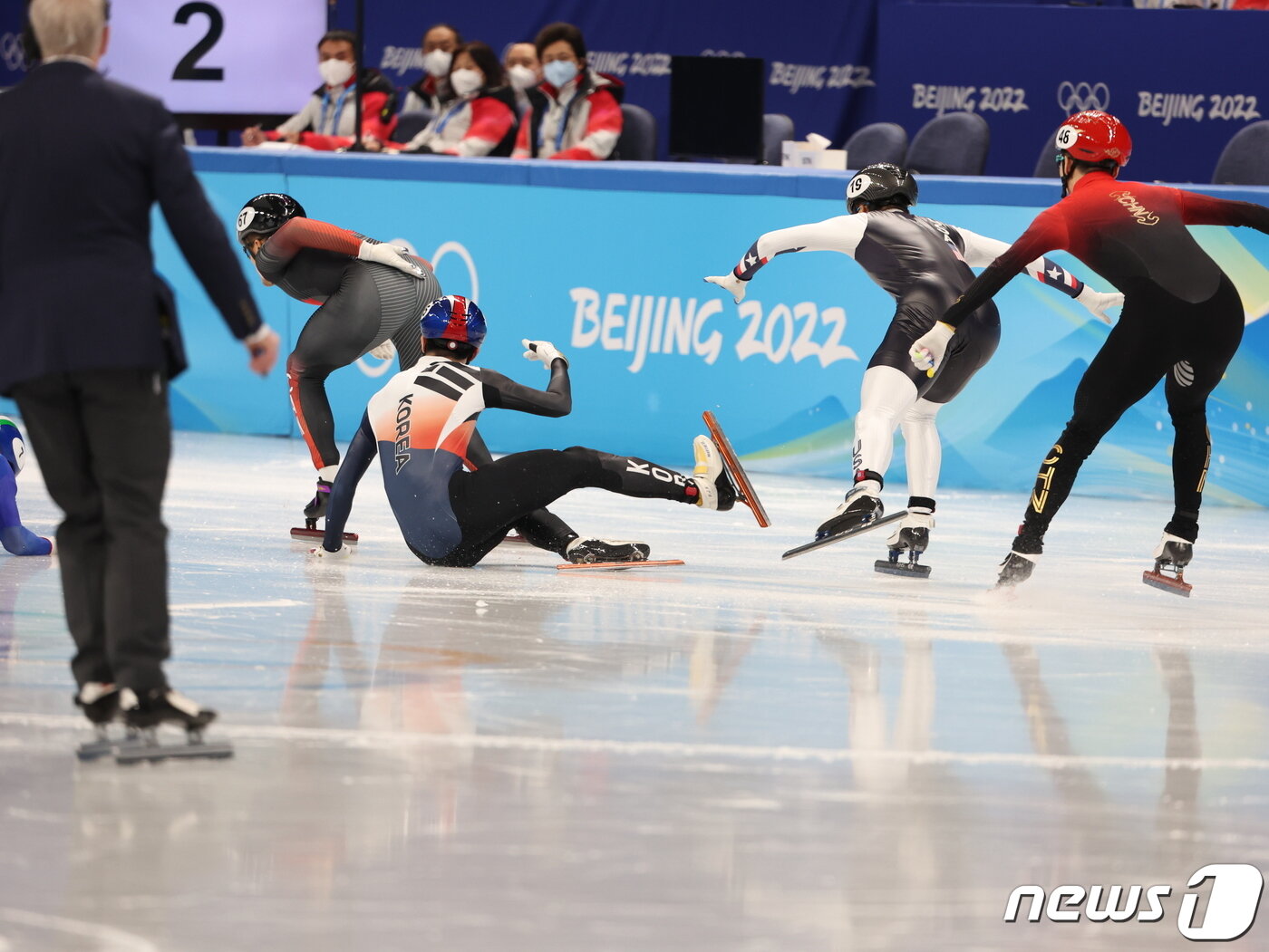 본문 이미지 - 치열한 몸싸움이 펼쳐지는 쇼트트랙은 레이스 도중 변수가 많다. 뉴스1 DB ⓒ News1 박지혜 기자