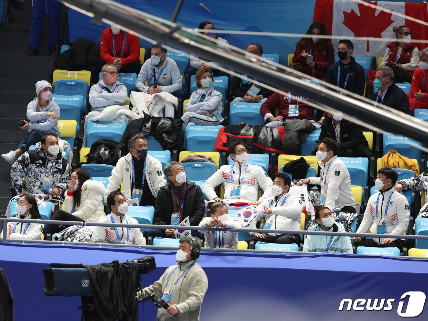 본문 이미지 - 7일 중국 베이징 수도실내체육관에서 열린 2022 베이징 동계올림픽 쇼트트랙 남자 1000m 준결승 경기에서 1위로 골인한 황대헌 선수의 실격에 이기흥 대한체육회장을 비롯한 관계자들이 굳은표정을 짓고 있다. 2022.2.7/뉴스1 ⓒ News1 박지혜 기자