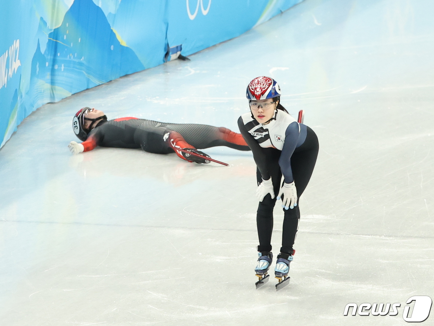 (베이징=뉴스1) 박지혜 기자 = 9일 오후 중국 베이징 수도실내체육관에서 열린 2022 베이징 동계올림픽 쇼트트랙 여자 1000m 예선 경기에서 이유빈이 결승선을 통과하고 있다. …