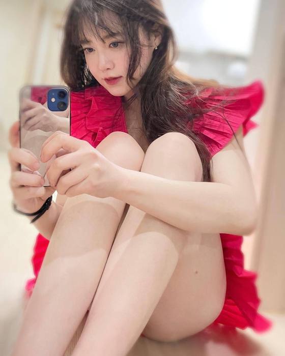 구혜선, 레드 원피스 입고 드러낸 파격 각선미…인형 같은 비주얼 [N샷] - 뉴스1