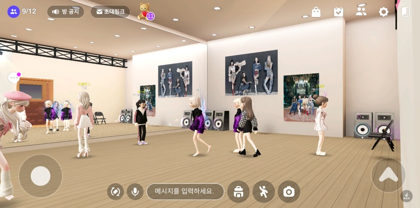 본문 이미지 - 10일 오후 2시, 메타버스 플랫폼 제페토 속 &#39;블랙핑크 하우스&#39; 맵에 접속한 모습. &#40;제페토 캡처&#41; ⓒ 뉴스1