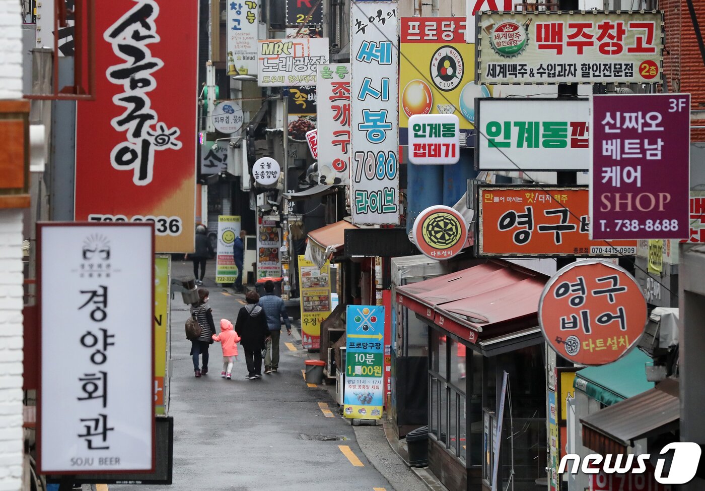 본문 이미지 - 서울 종로구 먹자골목이 한산한 모습을 보이고 있다. 2022.3.13/뉴스1DB ⓒ News1 민경석 기자