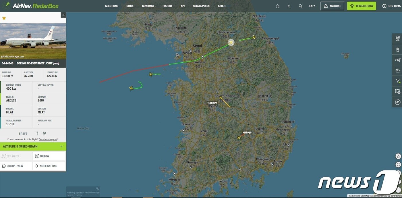 본문 이미지 - 미 공군 정찰기 RC-135V '리벳조인트'가 15일 오전 한반도 상공에 전개됐다. (레이더박스 캡처) ⓒ 뉴스1