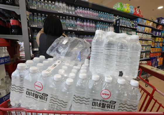 생수 묶음에서 라벨 완전히 사라진다…전자제품은 무료 폐기 가능