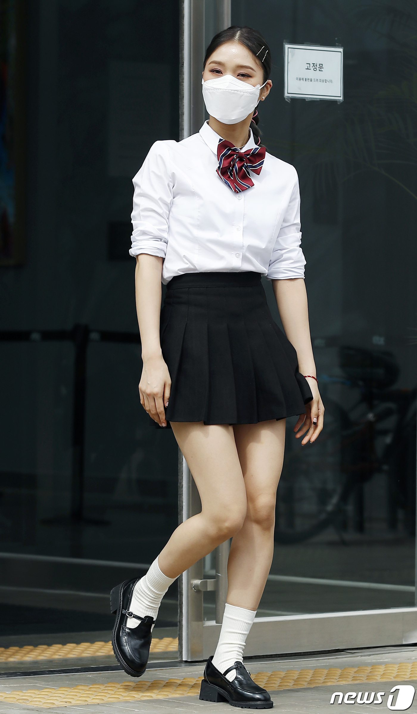 (고양=뉴스1) 권현진 기자 = 오마이걸 미미가 17일 경기도 고양시 일산 동구 장항동 JTBC 일산스튜디오에서 진행되는 '아는 형님'(아형) 녹화에 참석하고 있다. 2022.3. …