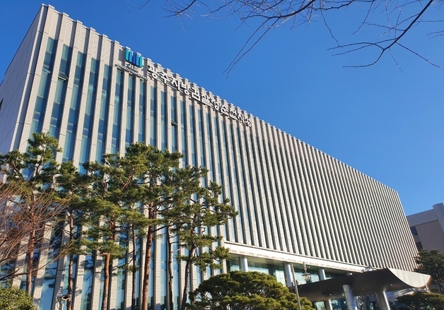 "인사도 안 해"…이웃집 문 두드리고 흉기 협박한 50대