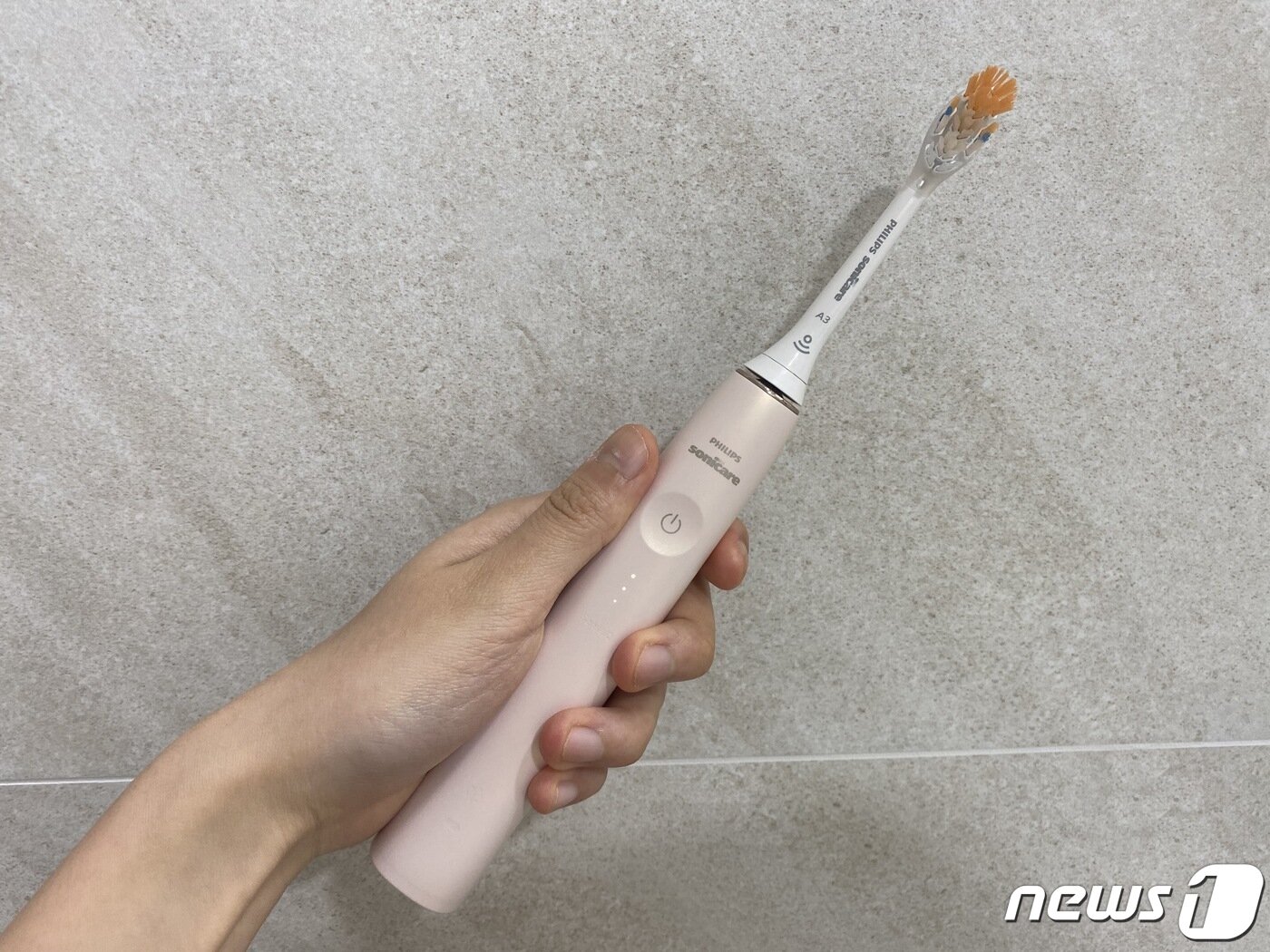 본문 이미지 - 필립스 소닉케어 9900 프레스티지 ⓒ 뉴스1 신윤하 기자