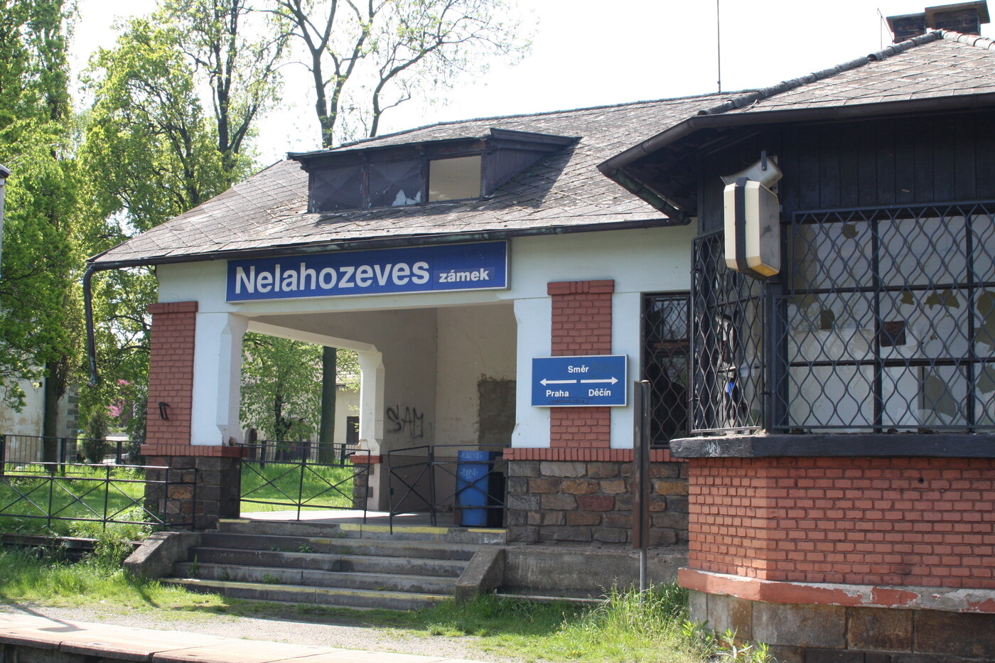 본문 이미지 - 넬라호제베스 역사 전경. 현재는 폐역이 되었다. 조성관 작가 제공