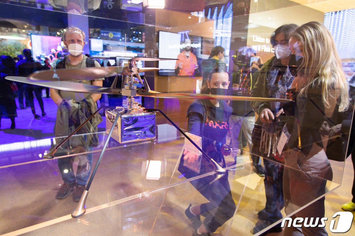 (바르셀로나(스페인)=뉴스1) 유승관 기자 = 2일(현지시간) 세계 최대 이동통신 전시회 '모바일월드콩그레스(MWC) 2022'가 열린 스페인 바르셀로나 피라그란비아 전시장 내 퀄 …