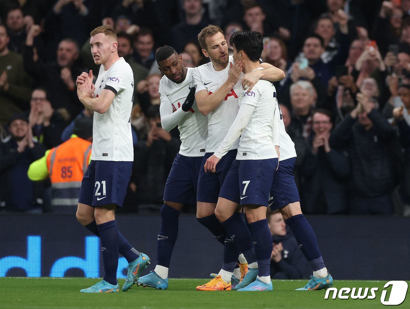 (런던 로이터=뉴스1) 우동명 기자 = 토트넘의 손흥민이 20일(현지시간) 영국 런던의 토트넘 홋스퍼 스타디움에서 열린 EPL 웨스트햄 유나이티드와 경기서 리그 12, 13호 골인 …