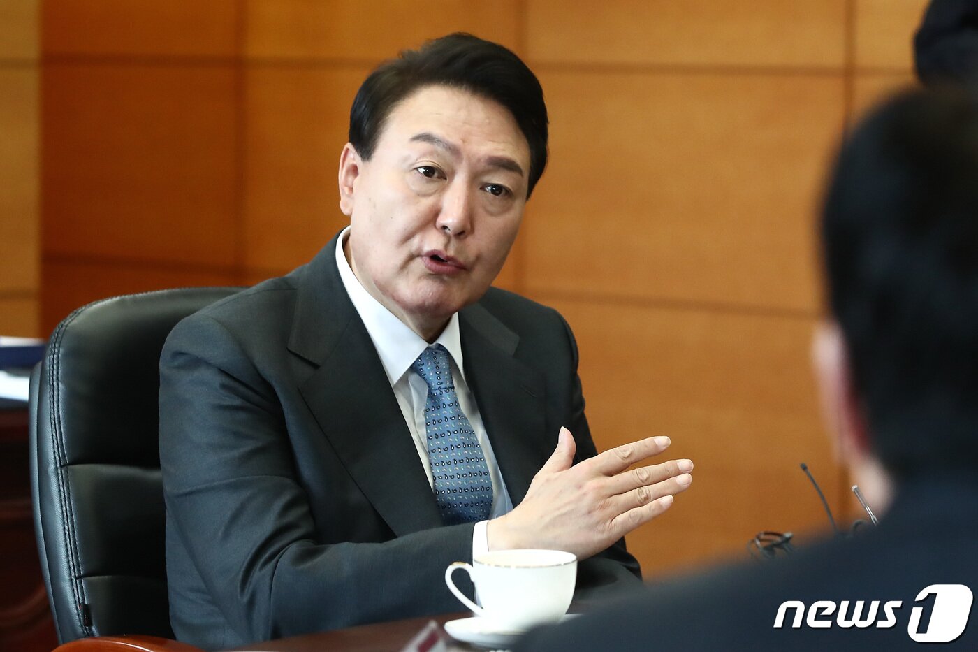 본문 이미지 - 윤석열 대통령 당선인이 21일 서울 삼청동 대통령직인수위원회에서 열린 경제 6단체장과의 오찬 회동에서 인사말을 하고 있다. 2022.3.21/뉴스1 ⓒ News1 국회사진취재단