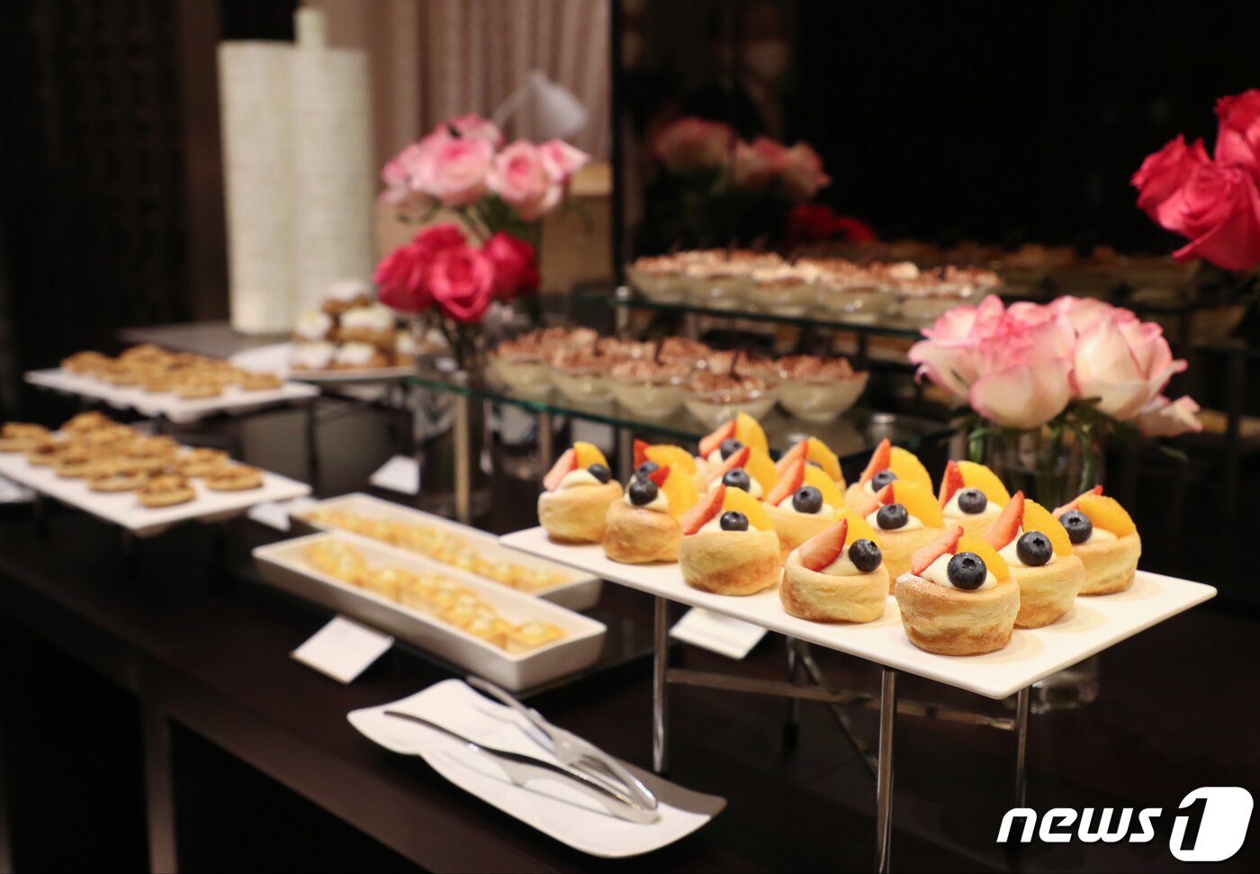 본문 이미지 - 부산롯데호텔이 4월2일부터 2개월간 매주 주말 낮 12시부터 오후 2시30분까지 호텔 1층 더 라운지 앤 바에서 '애프터눈 티 브런치 위드 로네펠트'를 선보인다. 2022.3.21/뉴스1 ⓒ News1 김영훈 기자