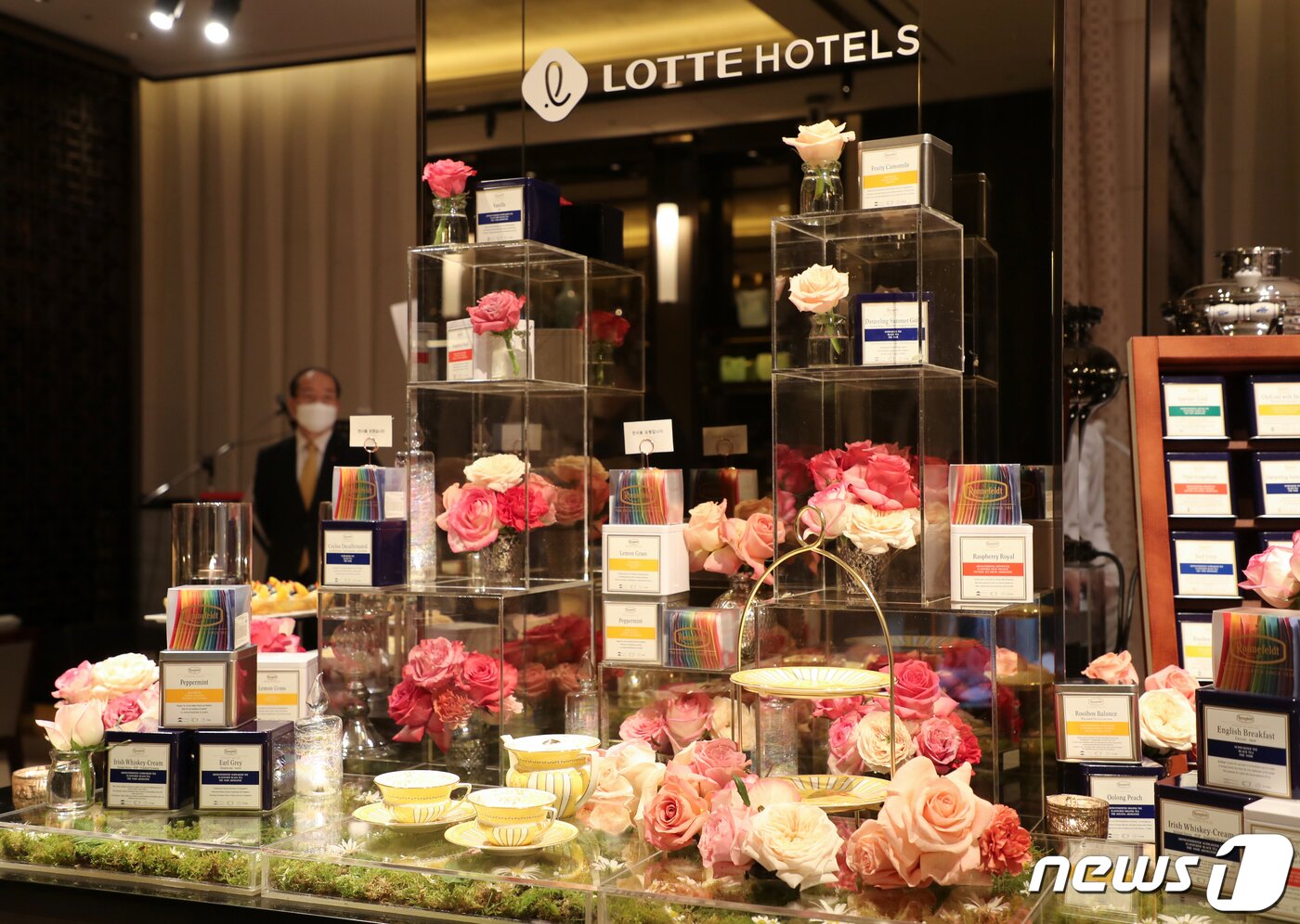 본문 이미지 - 부산롯데호텔이 4월2일부터 2개월간 매주 주말 낮 12시부터 오후 2시30분까지 호텔 1층 더 라운지 앤 바에서 '애프터눈 티 브런치 위드 로네펠트'를 선보인다. 2022.3.21/뉴스1 ⓒ News1 김영훈 기자