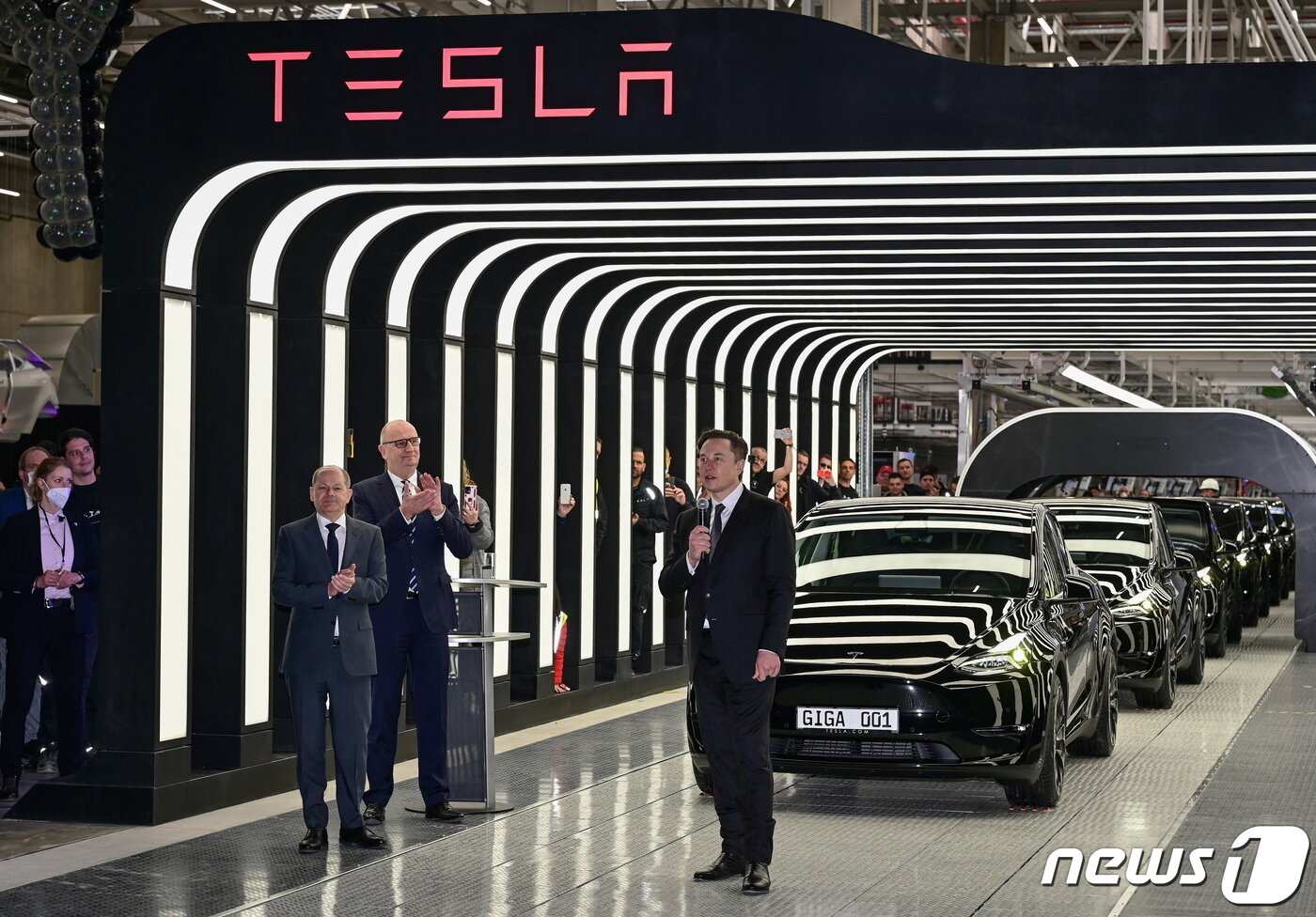 본문 이미지 - 22일 일론 머스크 테슬라 최고경영가 독일 기가팩토리 오픈 기념식에 참석해 축사를 하고 있다. ⓒ 로이터=뉴스1 ⓒ News1 박형기 기자