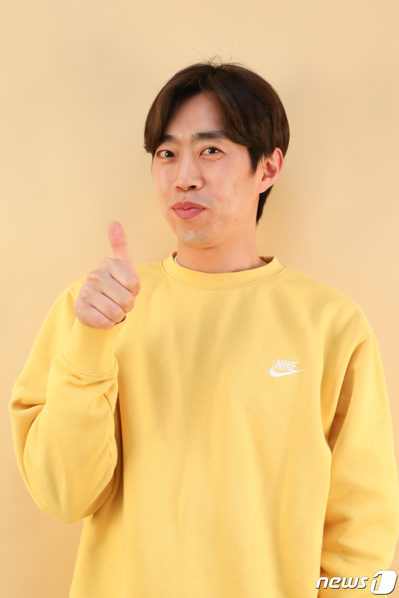 (서울=뉴스1) 안은나 기자 = 코미디언 심문규가 서울 종로구 뉴스1 사무실에서 인터뷰에 앞서 포즈를 취하고 있다. 이승윤 팀(이상민, 이상호, 이승윤, 심문규, 홍나영)은 KBS …