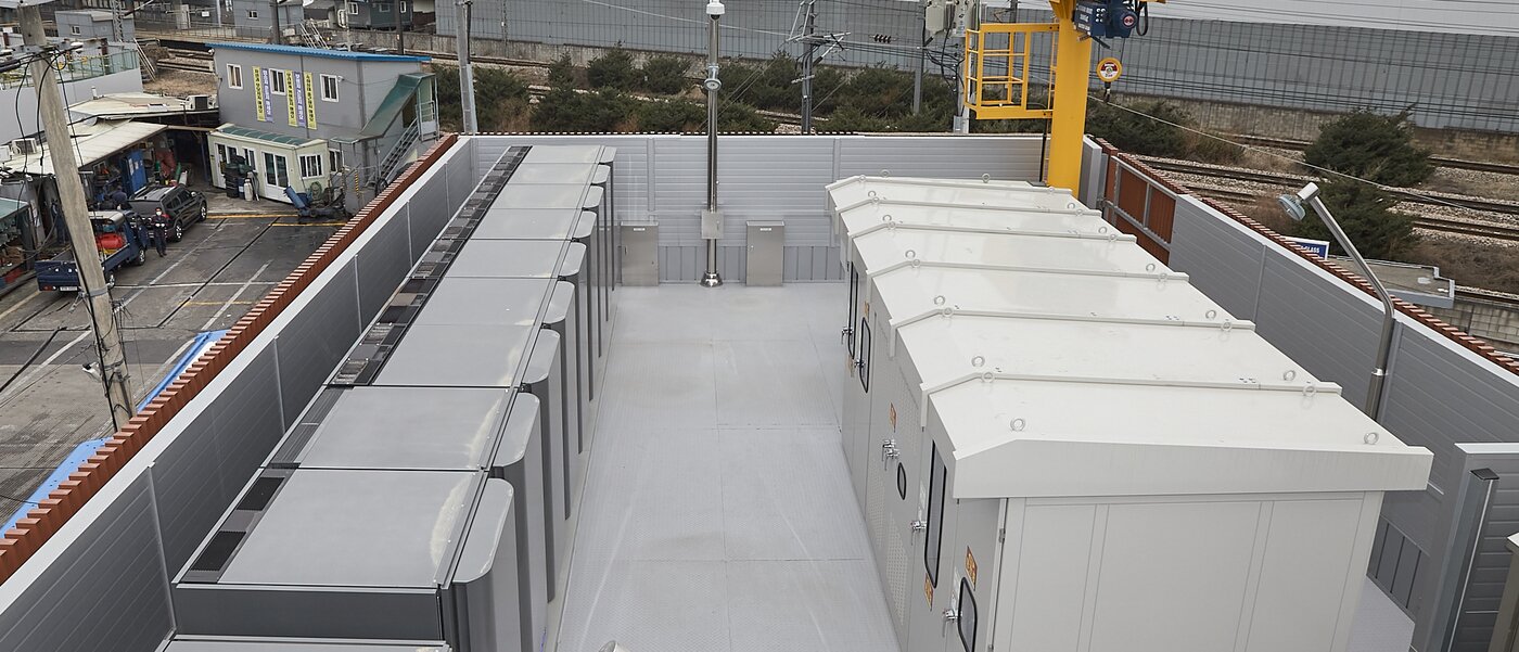 본문 이미지 - SK에너지 '에너지 슈퍼스테이션' 1호인 서울 금천구 SK 박미주유소 옥상에 설치된 연료전지.(SK에너지 제공)ⓒ 뉴스1