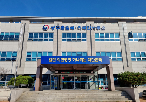 "조공 바친다" 출입국사무소-배달대행업체 수상한 통화…부당거래?