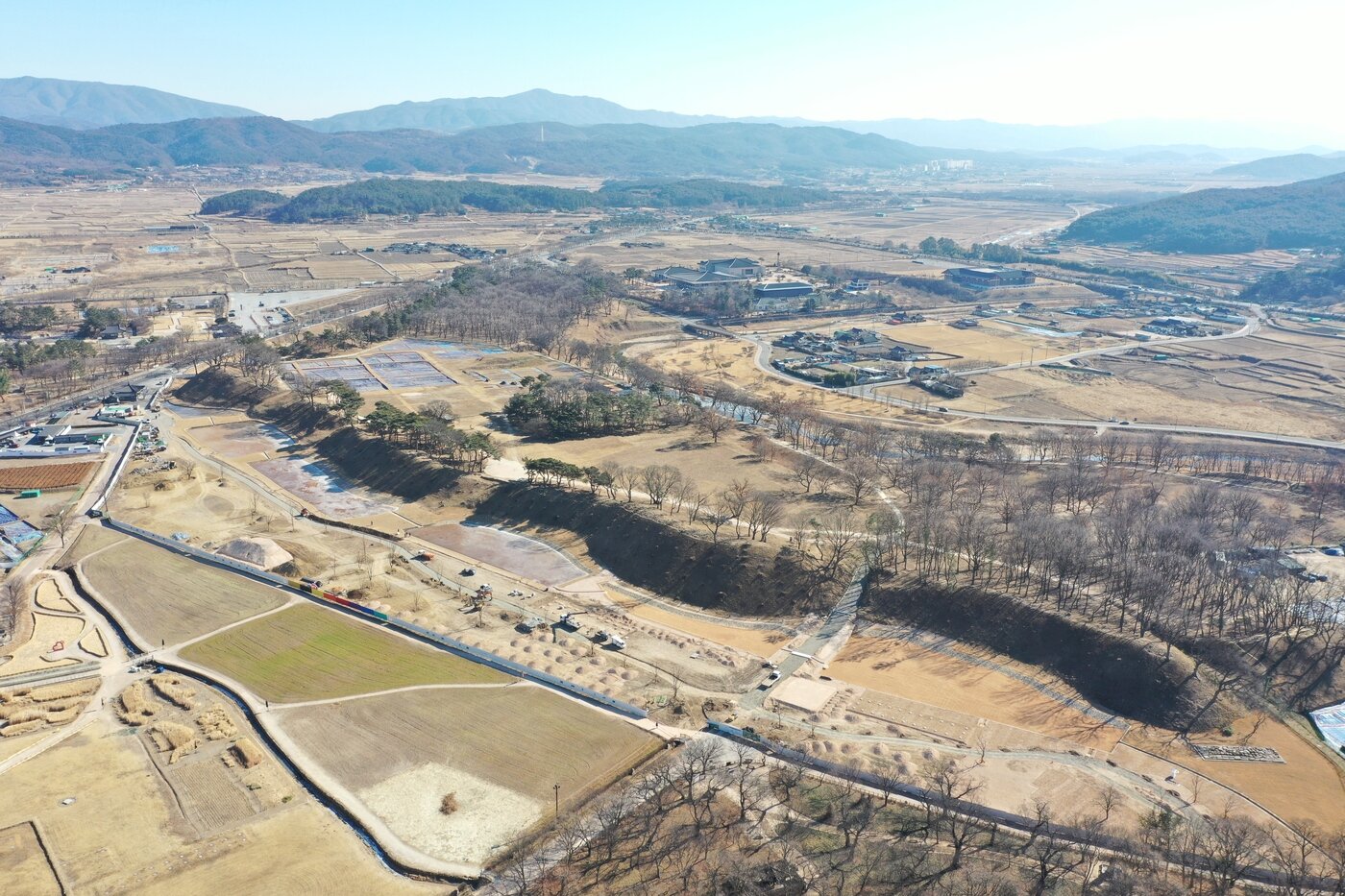 본문 이미지 - 경주 월성 해자 전경