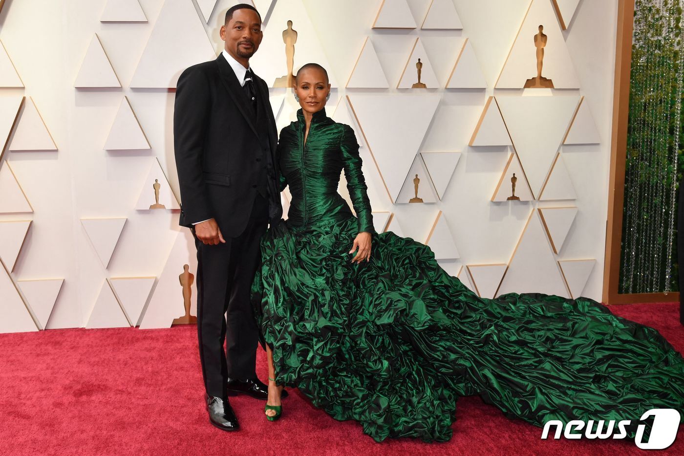본문 이미지 - 제이다 스미스와 윌 스미스가 제94회 아카데미 시상식 레드카펫 행사에 참여했다. ⓒ AFP=뉴스1 ⓒ News1 이승아 기자