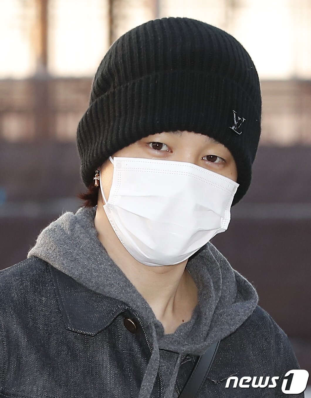 본문 이미지 - 방탄소년단(BTS) 지민이 미국 일정차 28일 오후 인천국제공항을 통해 라스베이거스로 출국하고 있다. ⓒ News1 권현진 기자