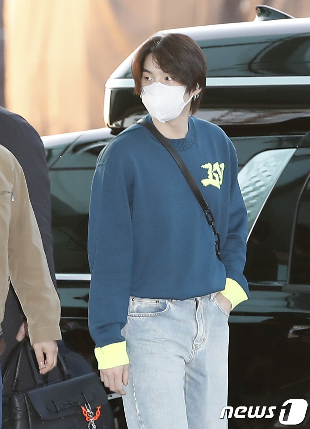 본문 이미지 - 방탄소년단(BTS) 슈가가 미국 일정차 28일 오후 인천국제공항을 통해 라스베이거스로 출국하고 있다. ⓒ News1 권현진 기자