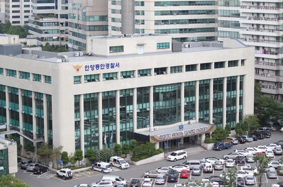 '기습 폭우'에 어린이집 통학차량  바퀴 잠겨…경찰 신속 대응 '전원 구조'