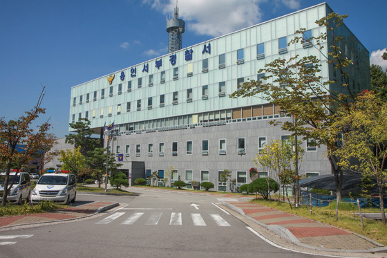 일면식도 없는 아파트 입주민에게 흉기 휘두른 20대 체포