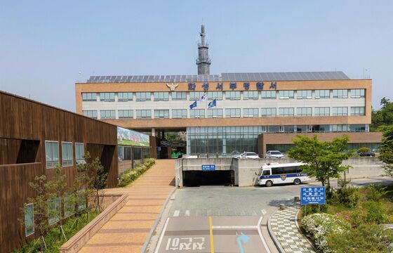 택시기사 살해 후 탈취한 車 몰며 행인 친 20대 구속