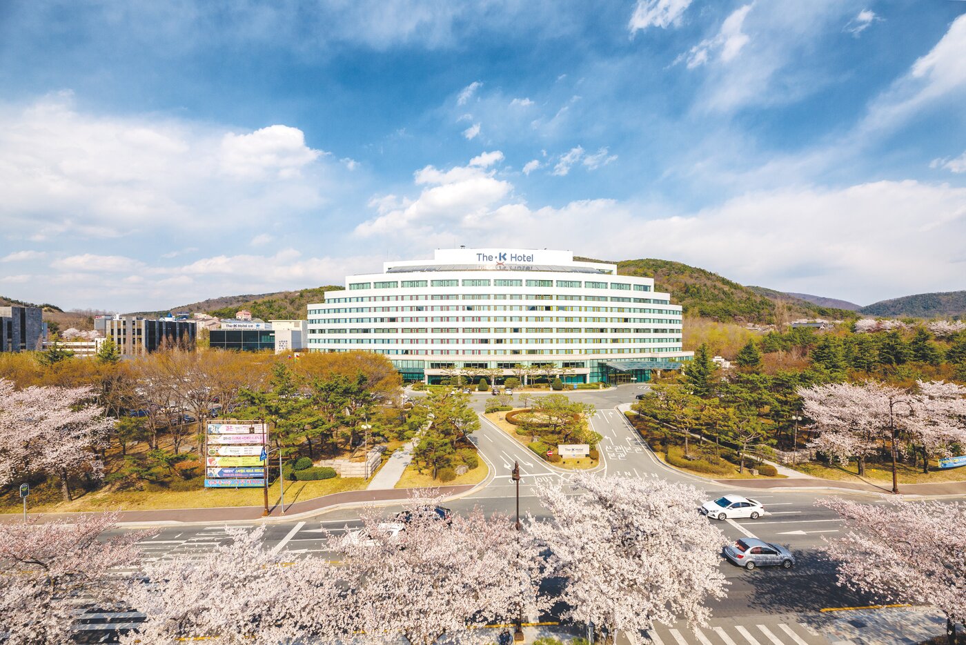 본문 이미지 - 경주, 더 케이 호텔의 봄. 트립닷컴 제공