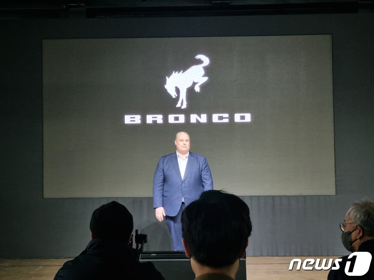본문 이미지 - 데이비드 제프리 포드코리아 대표가 3일 서울 성동구 에스팩토리에서 열린 '뉴 포드 브롱코 쇼케이스'에서 인사말을 하고 있다 ⓒ 뉴스1