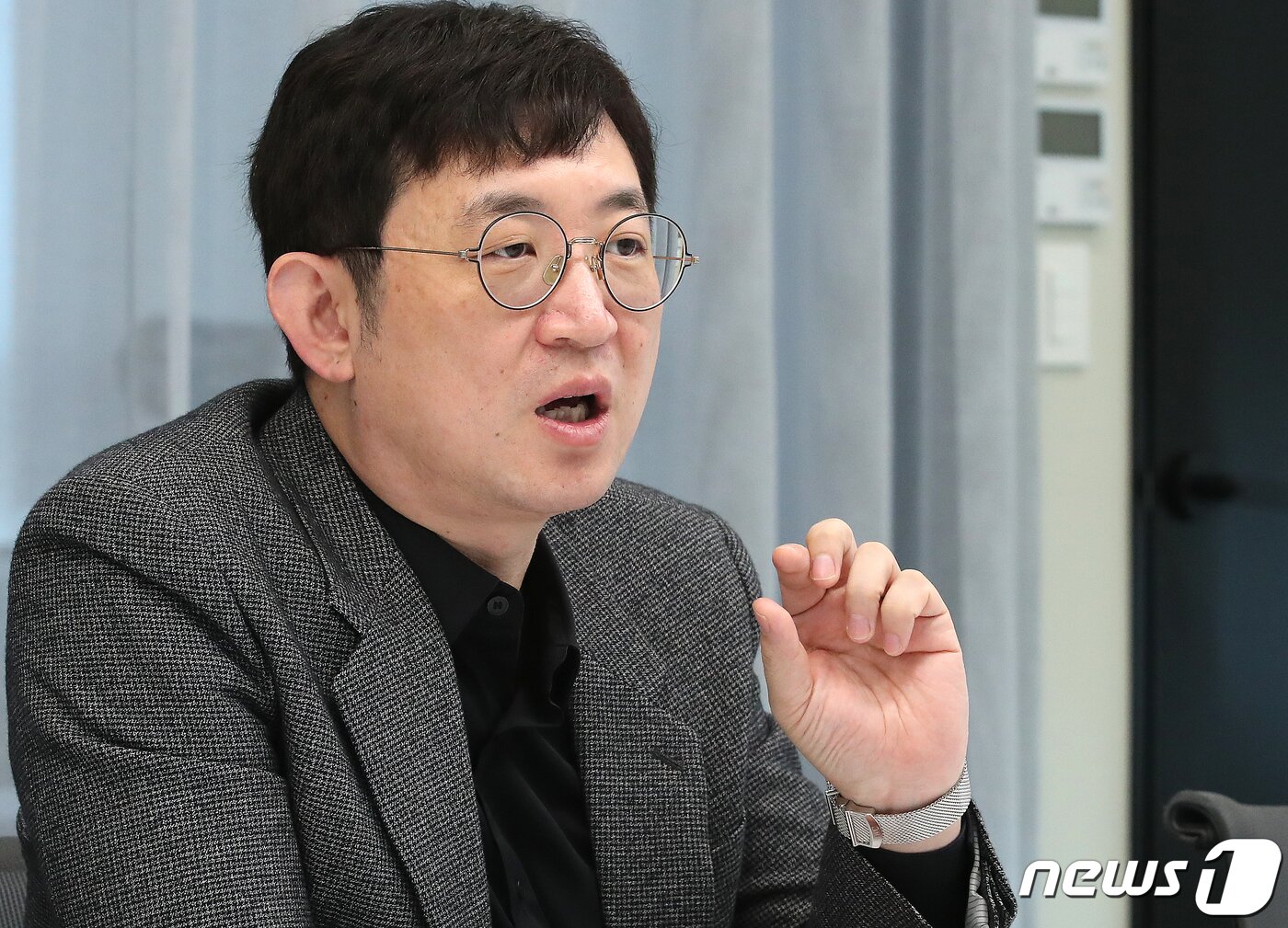 본문 이미지 - 박종철 카카오엔터테인먼트 스토리부문 글로벌사업부문장이 31일 오후 경기도 성남시 분당구 판교 카카오엔터테인먼트에서 뉴스1과 인터뷰를 갖고 있다. 2022.3.31/뉴스1 ⓒ News1 김진환 기자