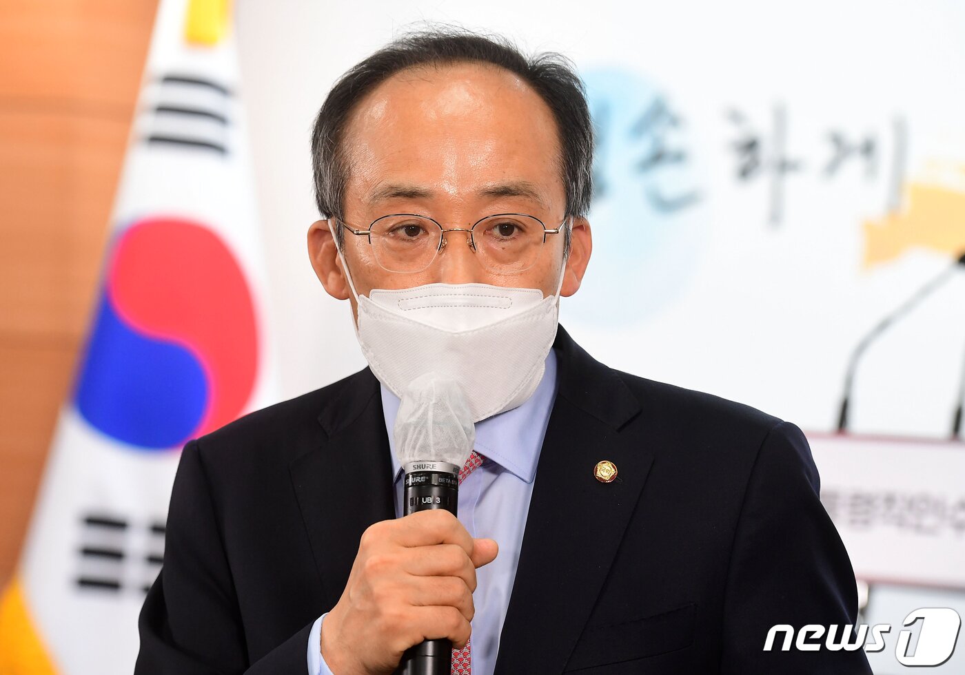 본문 이미지 - 추경호 대통령직인수위원회 기획조정분과 간사가 31일 서울 종로구 통의동 인수위에서 추경 관련 브리핑을 하고 있다. 2022.3.31/뉴스1 ⓒ News1 인수위사진기자단