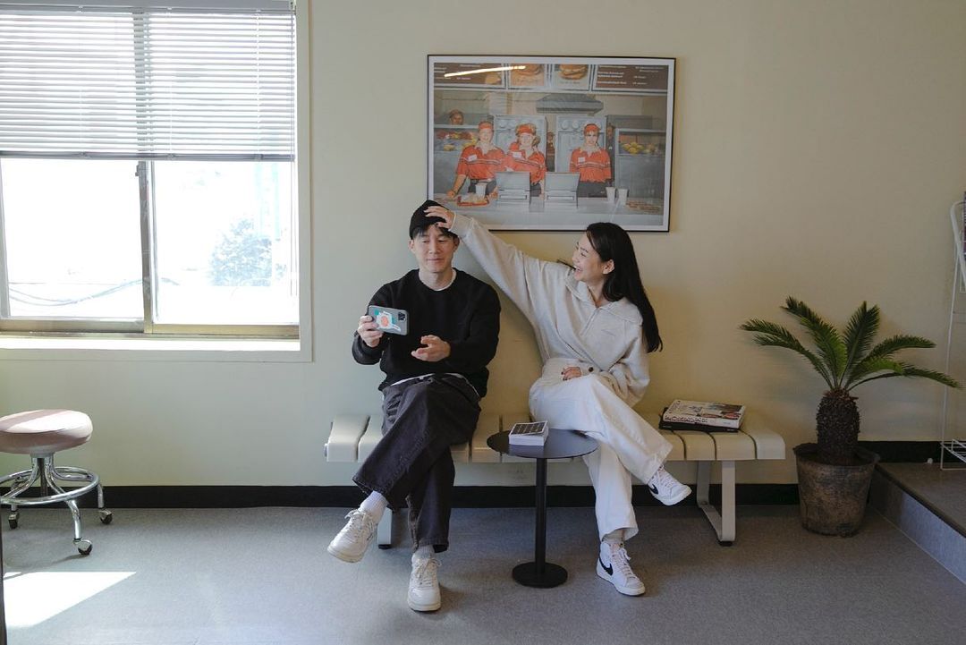 본문 이미지 - 김무열(왼쪽) 윤승아 부부/ 사진=윤승아 인스타그램 ⓒ 뉴스1