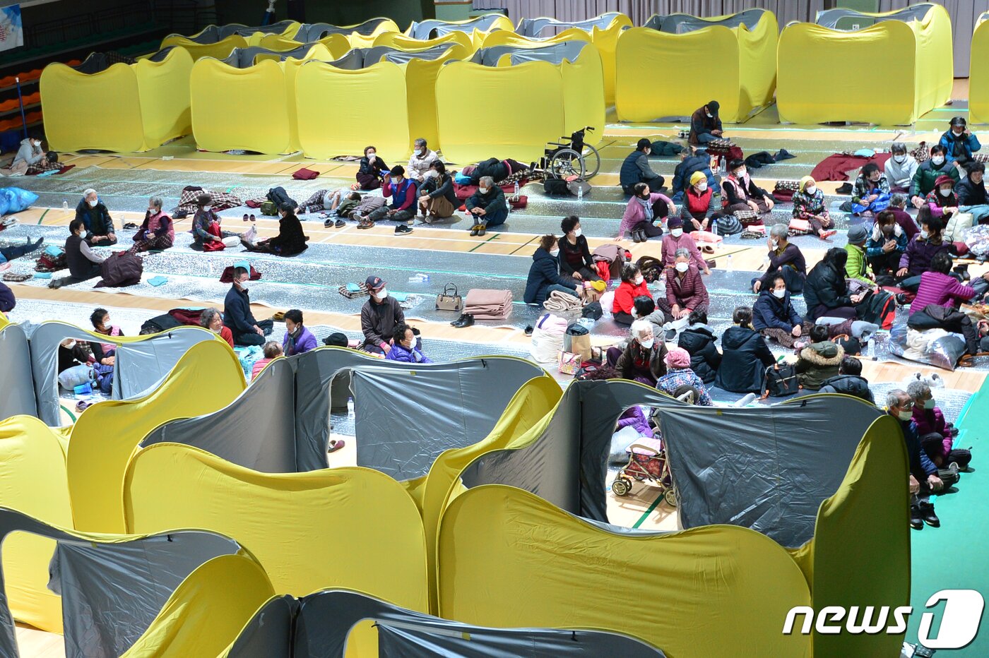 본문 이미지 - 울진국민체육센터에 마련된 임시 대피소.2022.3.5/뉴스1 ⓒ News1 최창호 기자