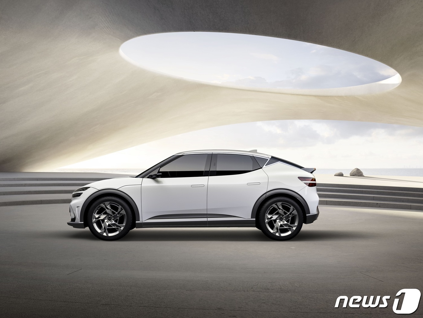 (서울=뉴스1) 이성철 기자 = 전용 전기차 GV60가 무선 소프트웨어 업데이트를 통해 한층 더 스마트해진다.제네시스 브랜드(이하 제네시스)는 6일 지난해 10월 출시한 GV60의 …