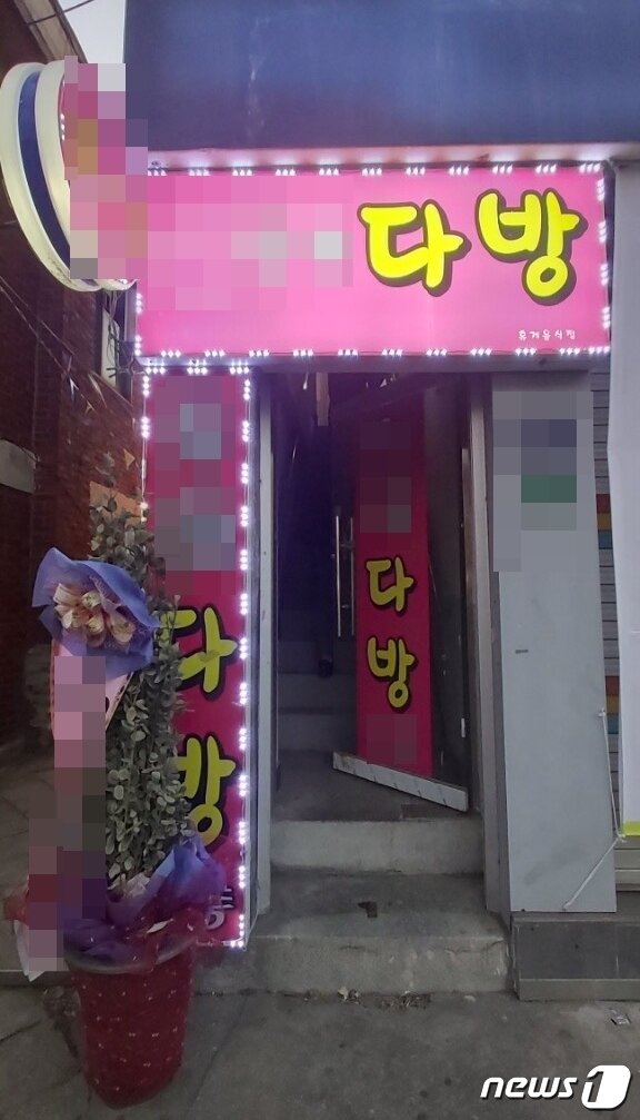 본문 이미지 - 인천에서 불법성매매를 하다가 적발된 중국 및 베트남 국적 여성들 운영 다방업소(인천경찰청 제공)2022.3.7/뉴스1 ⓒ News1 박아론 기자
