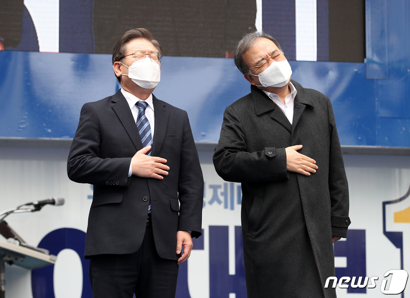 (부산=뉴스1) 오대일 기자 = 이재명 더불어민주당 대선 후보가 20대 대선을 이틀 앞둔 7일 오후 부산 중구 창선삼거리에서 열린 ‘이재명 준비됐나! 준비됐다!’ 부산 집중유세에서 …