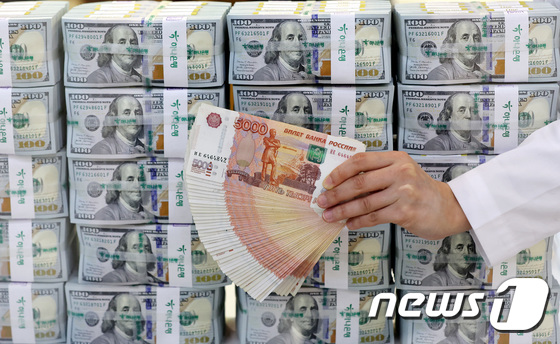 폭락하는 루블화 가치 폭락하는 루블화 가치