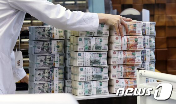 대러 제재에 대금거래 차질 불가피…고심 깊은 금융당국